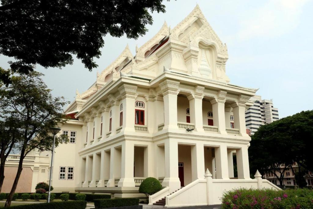 Chamberlain Bangkok Hostel Exterior photo